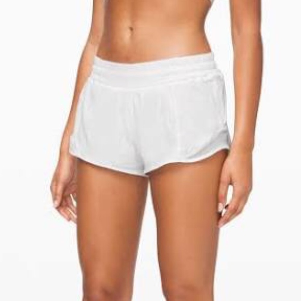 Lululemon white hotty hot shorts size 6